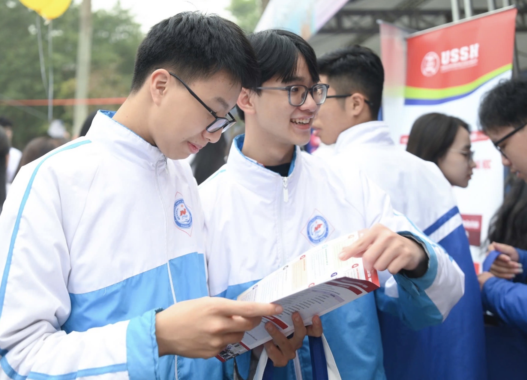 Điều chỉnh tổ hợp C00, học sinh lớp 12 lúng túng chọn ngành- Ảnh 2. Điều chỉnh tổ hợp C00, học sinh lớp 12 lúng túng chọn ngành- Ảnh 2.