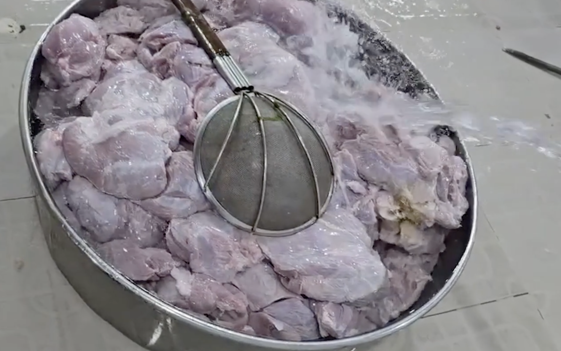 C&ocirc;ng ty nghi đưa thịt hết hạn v&agrave;o trường học ở TP.HCM từng bị kiểm tra