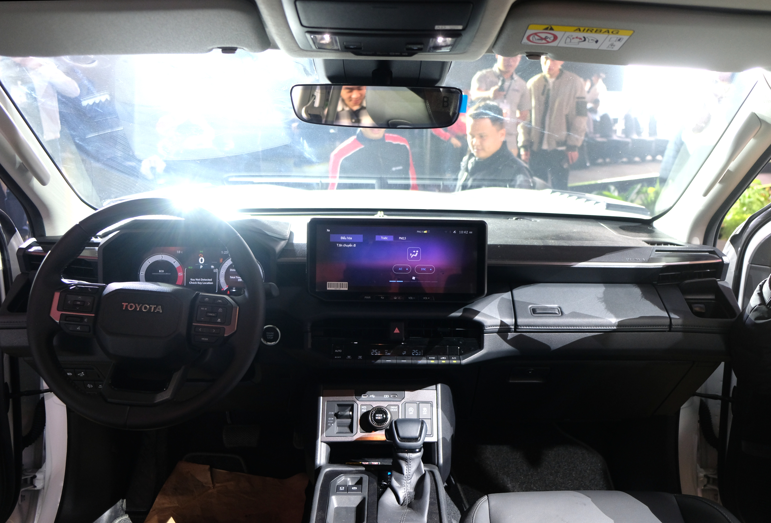 Toyota Hilux hoàn toàn mới, giá từ 632 triệu đồng- Ảnh 3.