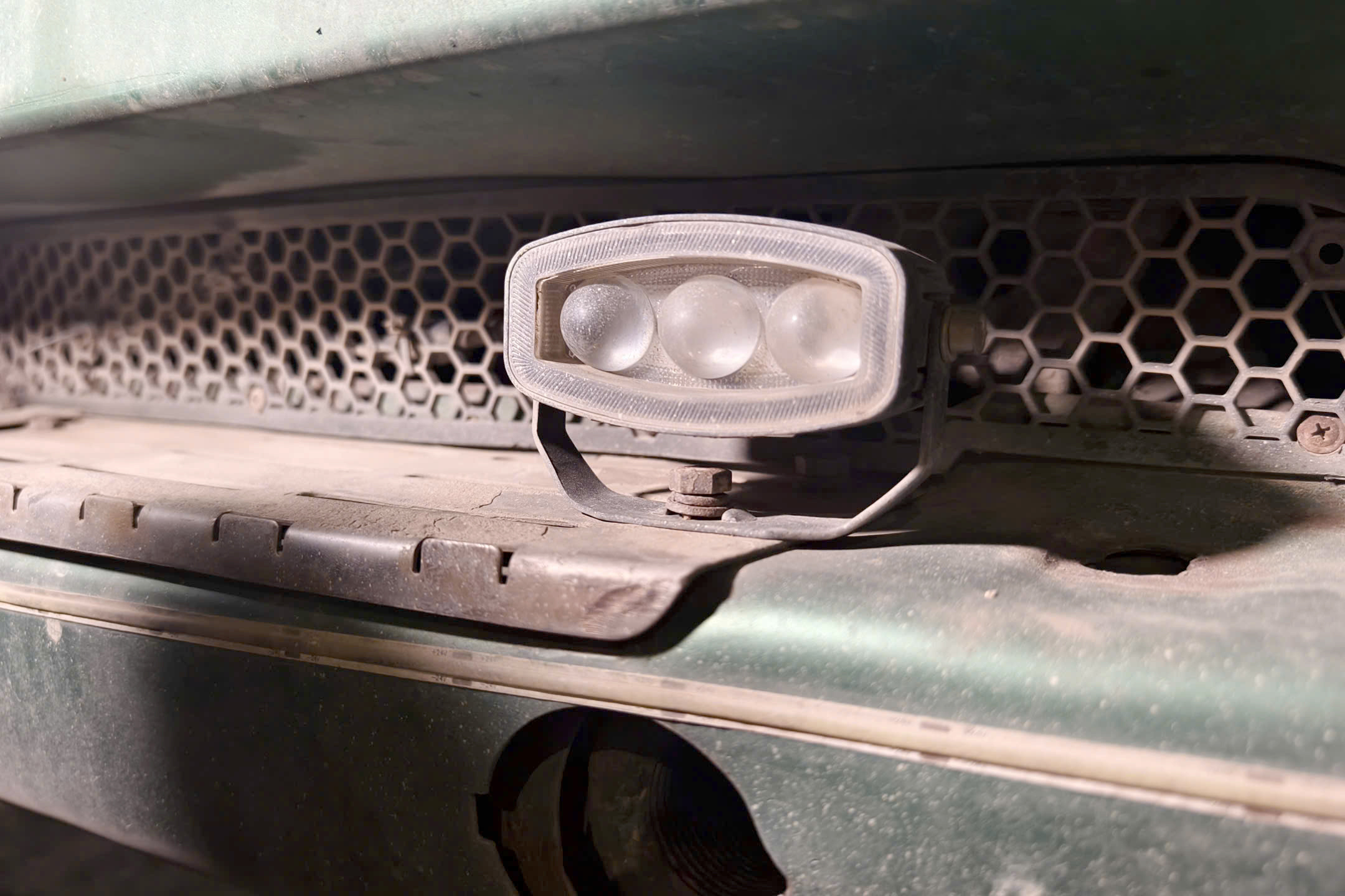 Cảnh sát xử lý loạt xe tải "độ" đèn, bấm còi hơi náo loạn đường phố Hà Nội- Ảnh 4. Cảnh sát xử lý loạt xe tải "độ" đèn, bấm còi hơi náo loạn đường phố Hà Nội- Ảnh 4.