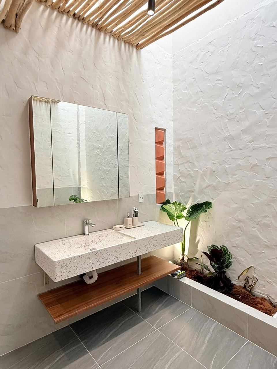 Cách thiết kế phòng tắm cho gia đình nhiều thế hệ - Ảnh 3.