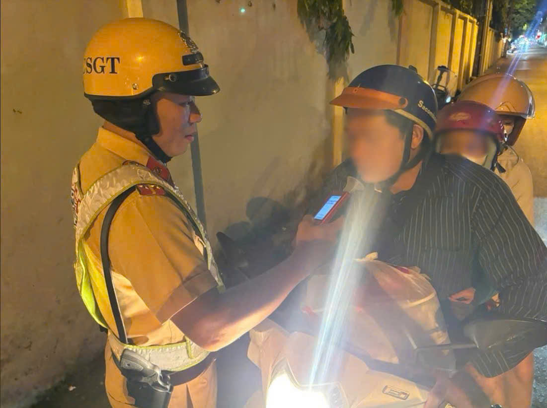 TP.HCM: Hơn 6.300 trường hợp vi phạm giao thông bị xử lý trong 3 ngày nghỉ tết Dương lịch- Ảnh 2. TP.HCM: Hơn 6.300 trường hợp vi phạm giao thông bị xử lý trong 3 ngày nghỉ tết Dương lịch- Ảnh 2.