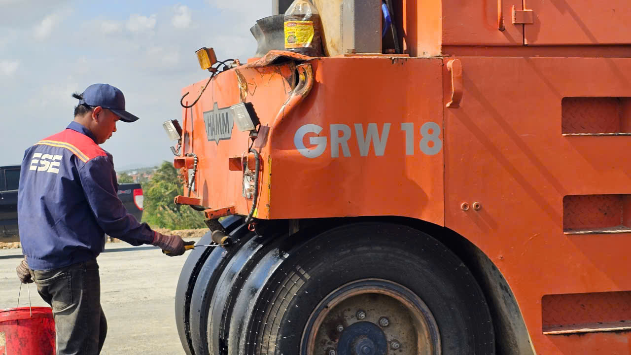 Kh&iacute; thế đầu năm mới tr&ecirc;n c&ocirc;ng trường cao tốc Ch&iacute; Thạnh - V&acirc;n Phong- Ảnh 7.