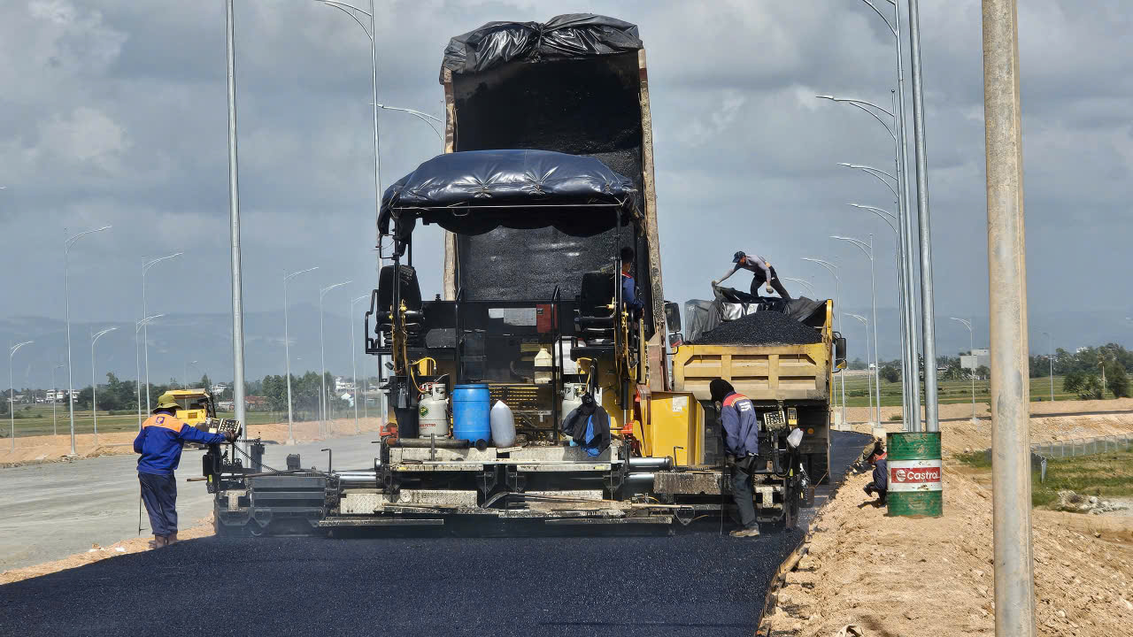 Kh&iacute; thế đầu năm mới tr&ecirc;n c&ocirc;ng trường cao tốc Ch&iacute; Thạnh - V&acirc;n Phong- Ảnh 6.