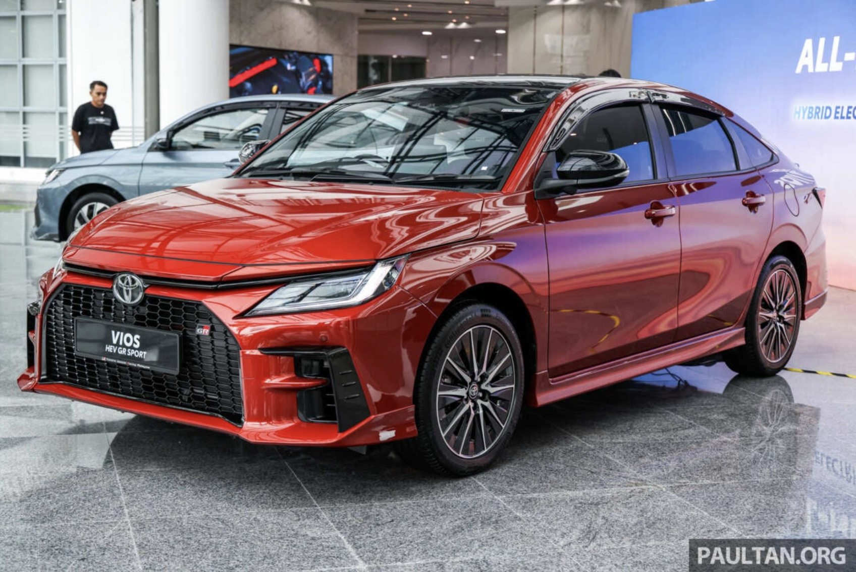 Toyota Vios phiên bản hybrid ra mắt tại Malaysia- Ảnh 1.