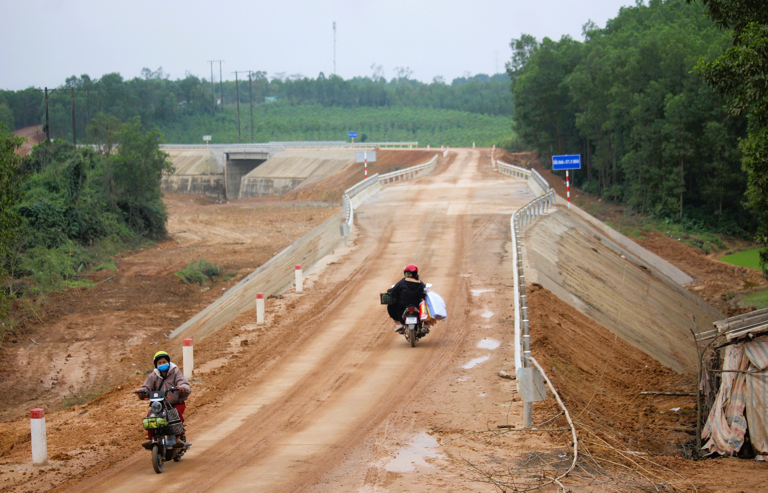 Quảng Trị ho&agrave;n th&agrave;nh 3 c&acirc;y cầu dở dang nhiều năm trước Tết B&iacute;nh Ngọ- Ảnh 1.