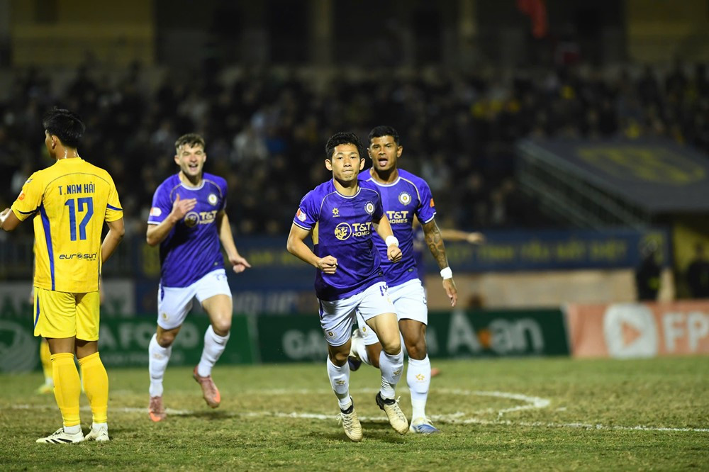 V-League: Chơi thiếu người, H&agrave; Nội vẫn thắng dễ S&ocirc;ng Lam Nghệ An- Ảnh 2.