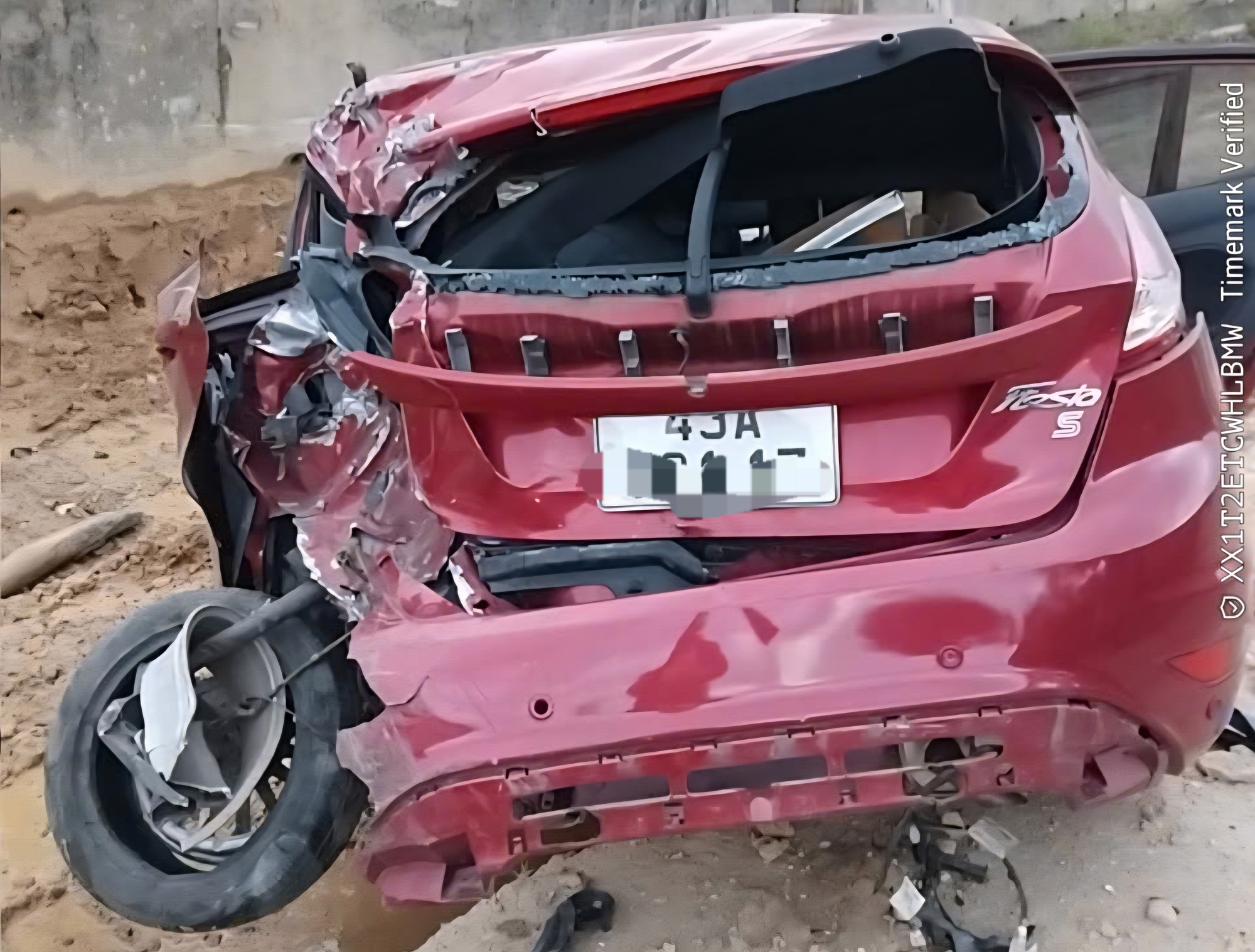 Tai nạn liên hoàn giữa 11 ô tô trên cao tốc La Sơn - Hòa Liên- Ảnh 4. Tai nạn liên hoàn giữa 11 ô tô trên cao tốc La Sơn - Hòa Liên- Ảnh 4.