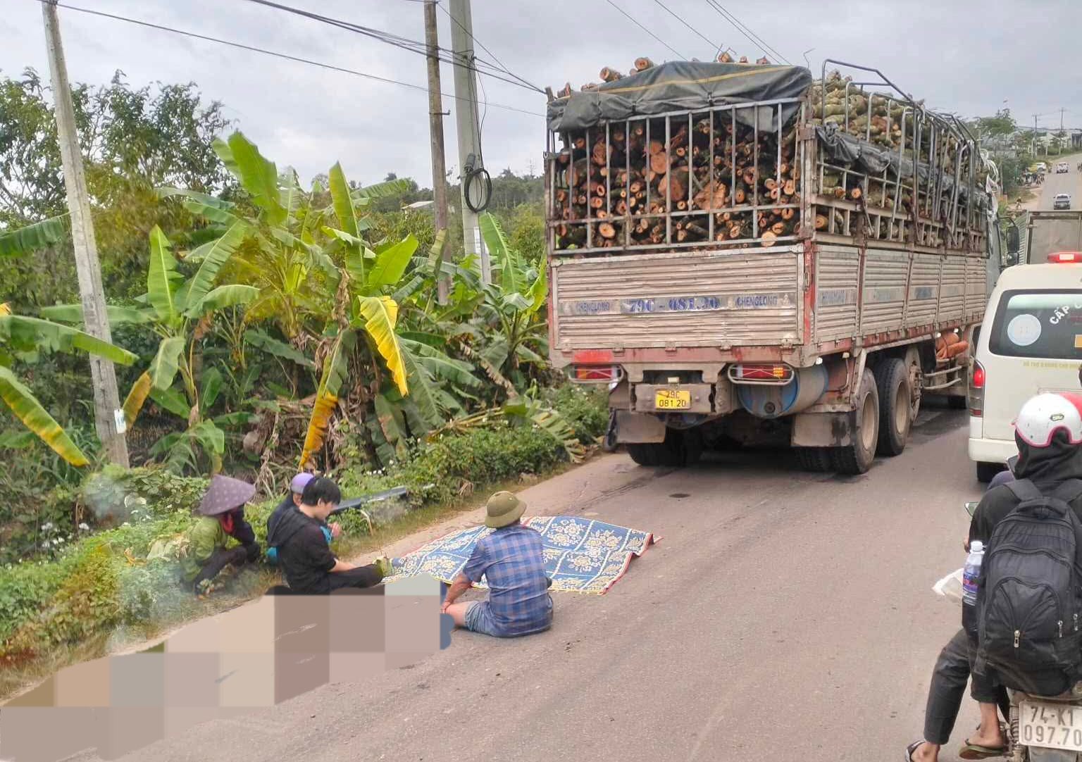 Đắk Lắk: Va chạm với xe tải, người đ&agrave;n &ocirc;ng đi xe m&aacute;y tử vong tại chỗ- Ảnh 1.