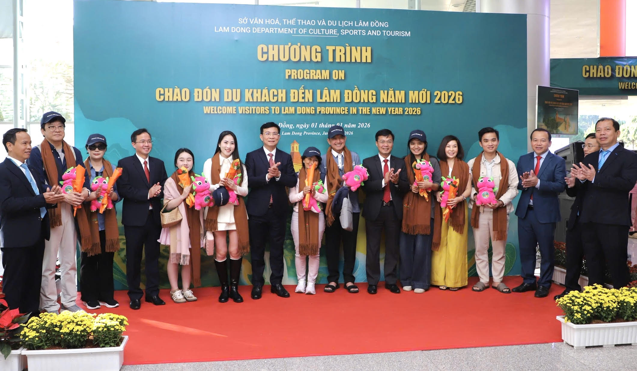 Lâm Đồng: Doanh thu du lịch dịp Tết Dương lịch ước đạt khoảng 1.200 tỷ đồng- Ảnh 2. Lâm Đồng: Doanh thu du lịch dịp Tết Dương lịch ước đạt khoảng 1.200 tỷ đồng- Ảnh 2.