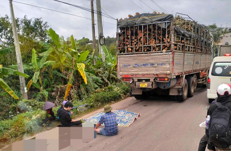 Hiện trường vụ tai nạn khiến &ocirc;ng T tử vong tại chỗ.