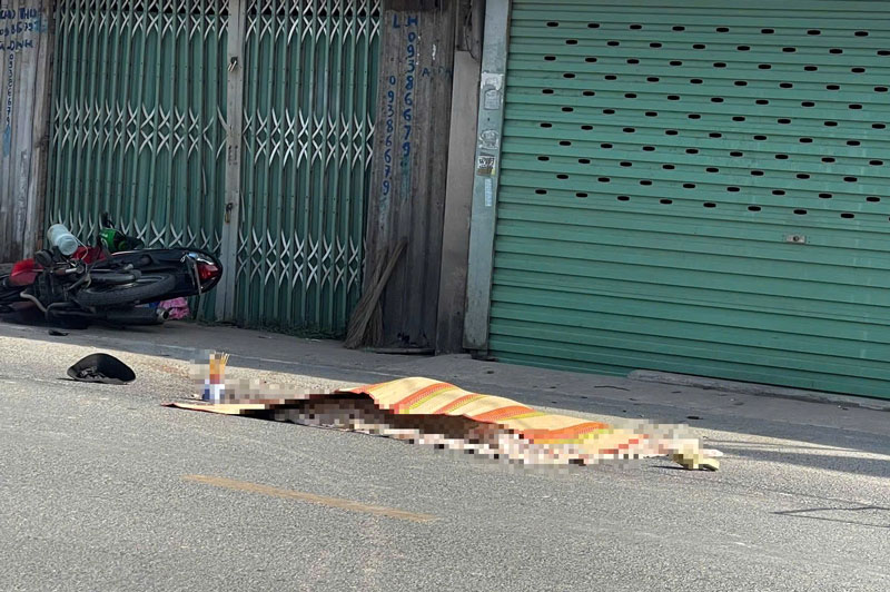 Hiện trường vụ tai nạn khiến hai người thương vong - Ảnh: Anh Vũ. Hiện trường vụ tai nạn khiến hai người thương vong - Ảnh: Anh Vũ.