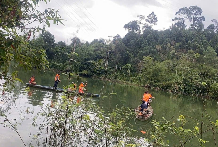 Lật ghe chở 7 người đi l&agrave;m rẫy ở Đ&agrave; Nẵng, một người tử vong- Ảnh 1.