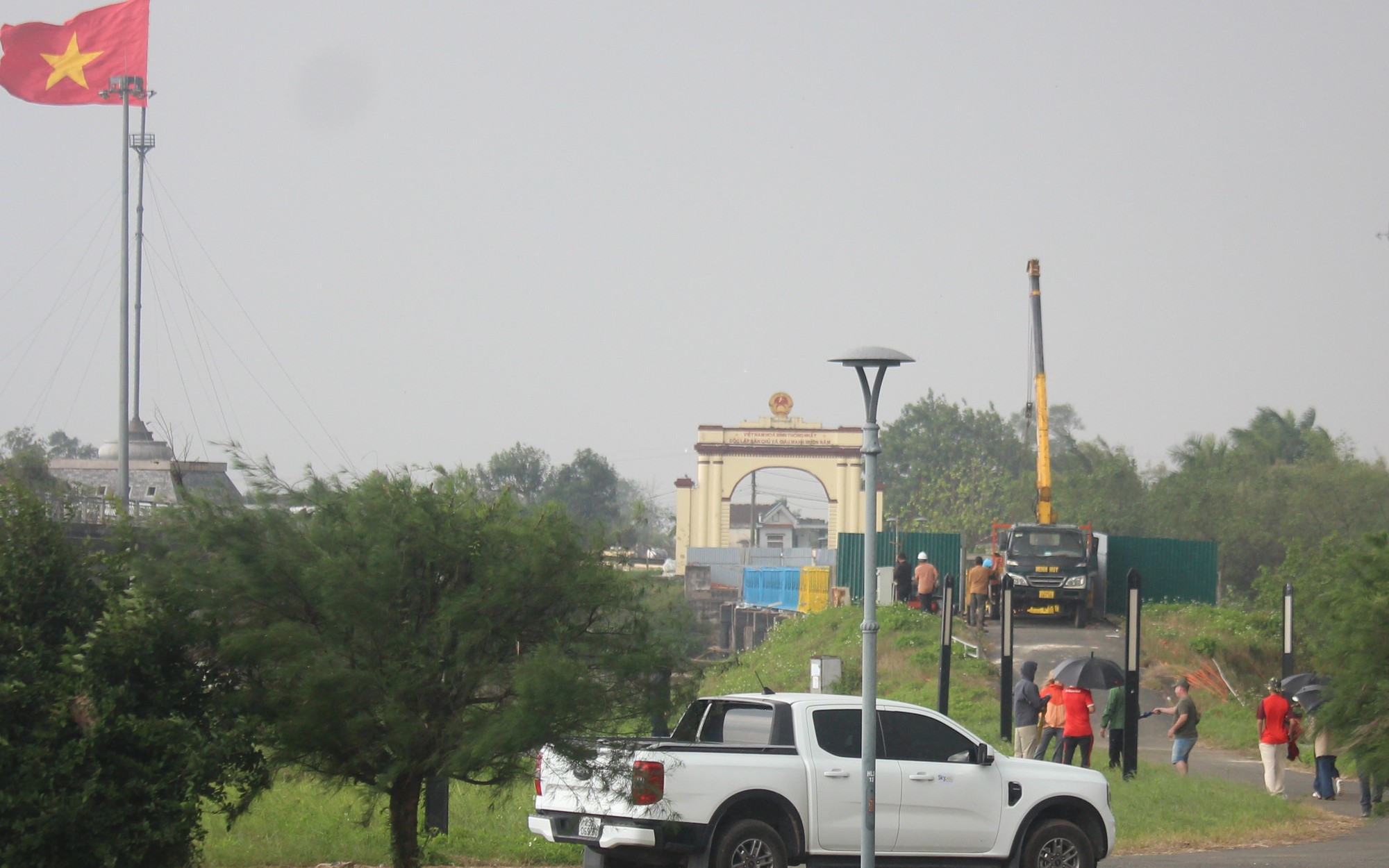 Công trình tu bổ cầu Hiền Lương thi công xuyên lễ, chạy nước rút về đích