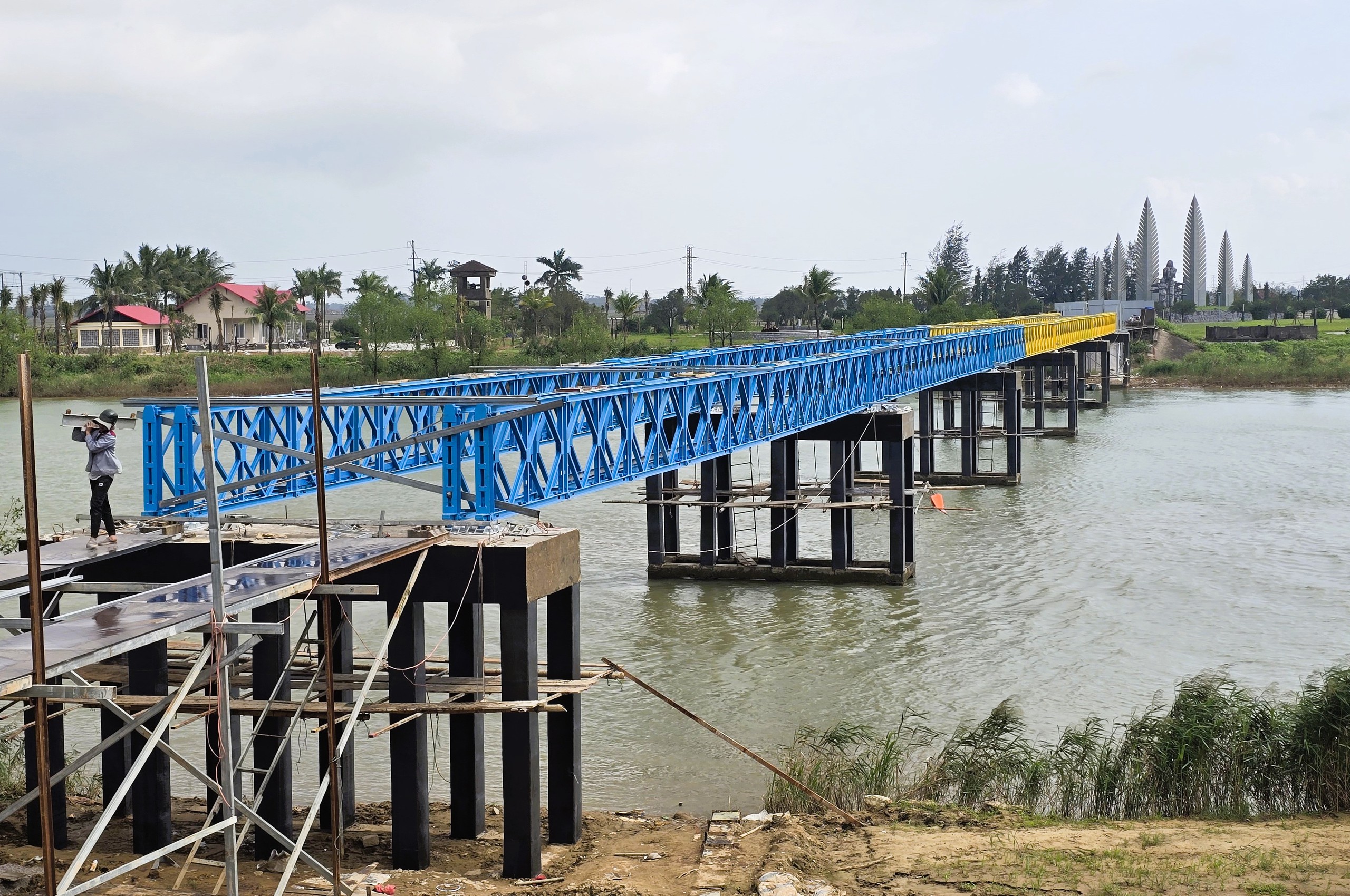 Công trình tu bổ cầu Hiền Lương thi công xuyên lễ, chạy nước rút về đích- Ảnh 3. Công trình tu bổ cầu Hiền Lương thi công xuyên lễ, chạy nước rút về đích- Ảnh 3.