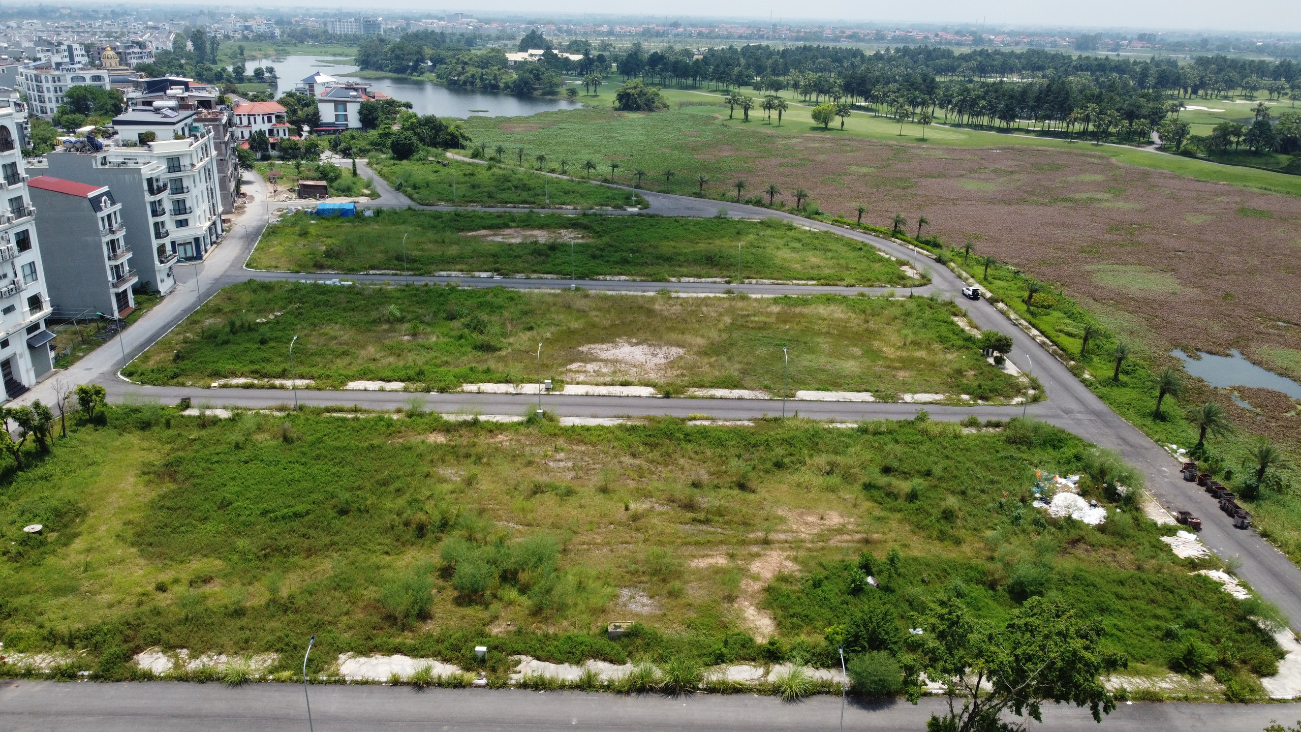 Chính thức áp dụng bảng giá đất mới- Ảnh 1. Chính thức áp dụng bảng giá đất mới- Ảnh 1.