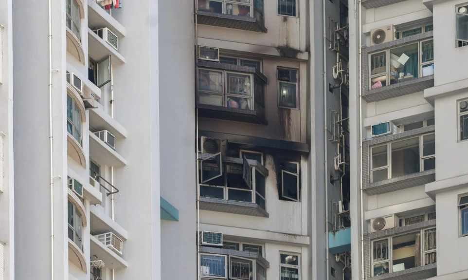 Lại cháy chung cư ở Hong Kong, nhiều người thương vong- Ảnh 1. Lại cháy chung cư ở Hong Kong, nhiều người thương vong- Ảnh 1.