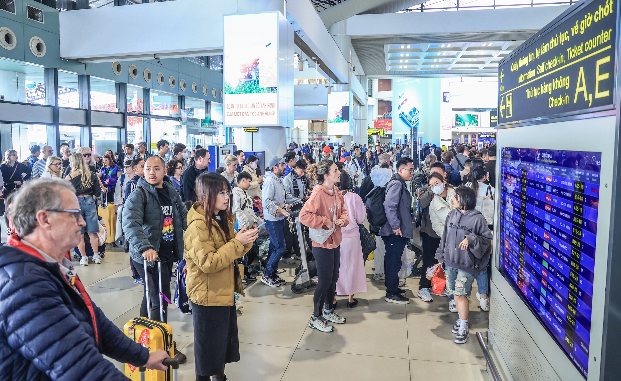 Hơn 400 ngh&igrave;n lượt kh&aacute;ch qua s&acirc;n bay Nội B&agrave;i dịp Tết Dương lịch 2026- Ảnh 1.