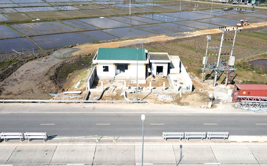 Chạy đua ho&agrave;n thiện trạm thu ph&iacute; cao tốc qua H&agrave; Tĩnh trước thời điểm vận h&agrave;nh- Ảnh 3.