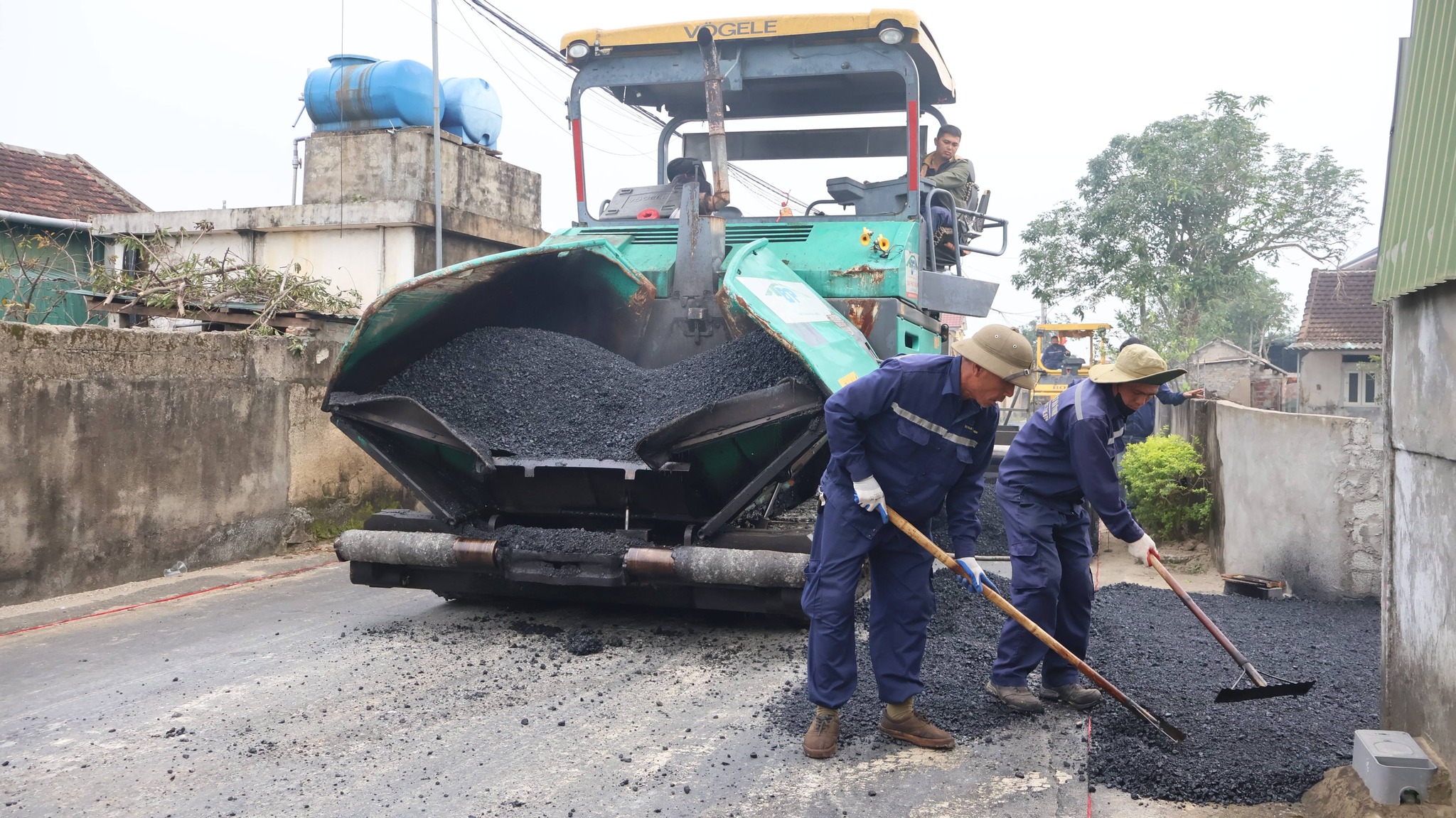 Nhiều tuyến đường giao thông nông thôn ở Hà Tĩnh được "thay áo mới”- Ảnh 3. Nhiều tuyến đường giao thông nông thôn ở Hà Tĩnh được "thay áo mới”- Ảnh 3.