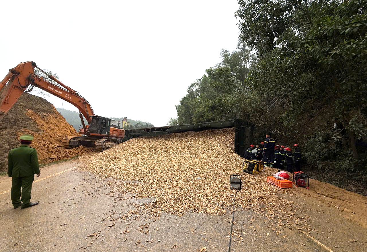 Xe tải va chạm với xe đầu k&eacute;o tr&ecirc;n quốc lộ 47B, một người tử vong tại chỗ- Ảnh 2.