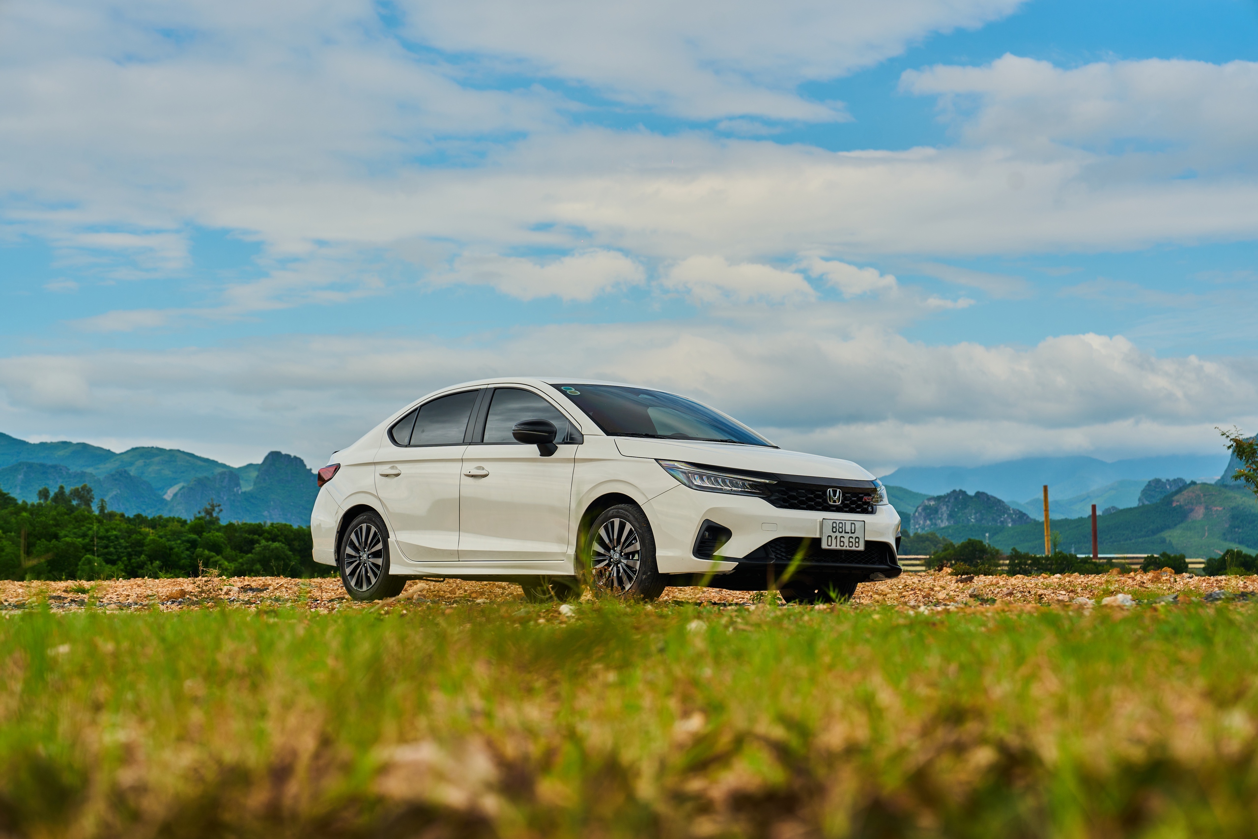 Honda Civic e:HEV vẫn còn tồn xe năm 2024- Ảnh 1.