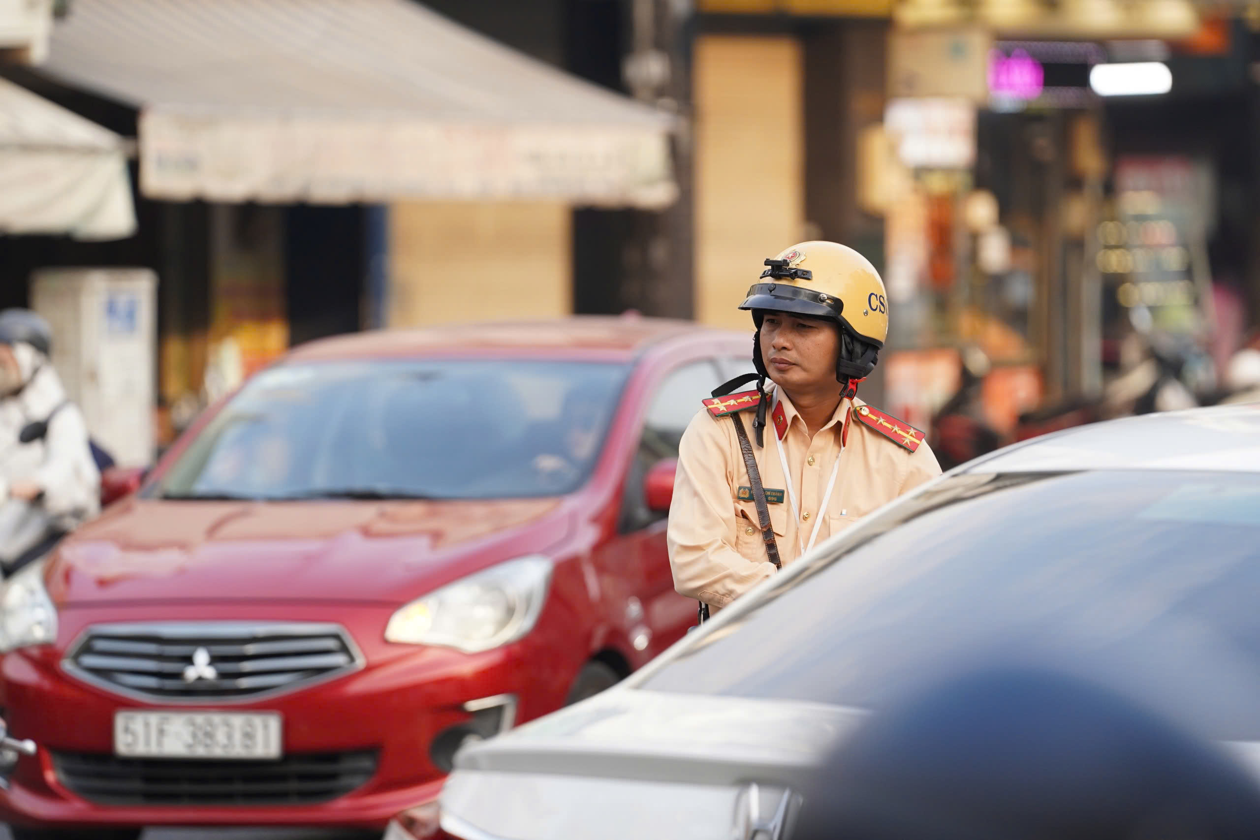 TP.HCM kẹt xe diện rộng ngày làm việc đầu năm, cửa ngõ vào trung tâm “đóng băng”- Ảnh 11. TP.HCM kẹt xe diện rộng ngày làm việc đầu năm, cửa ngõ vào trung tâm “đóng băng”- Ảnh 11.