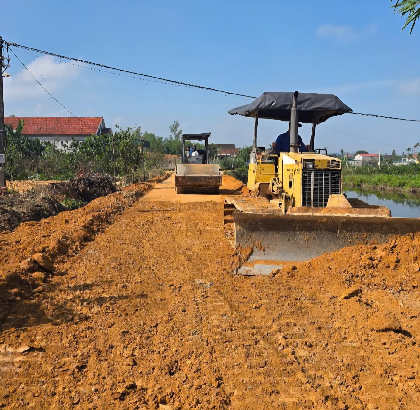 Nhiều tuyến đường giao thông nông thôn ở Hà Tĩnh được "thay áo mới”- Ảnh 2. Nhiều tuyến đường giao thông nông thôn ở Hà Tĩnh được "thay áo mới”- Ảnh 2.