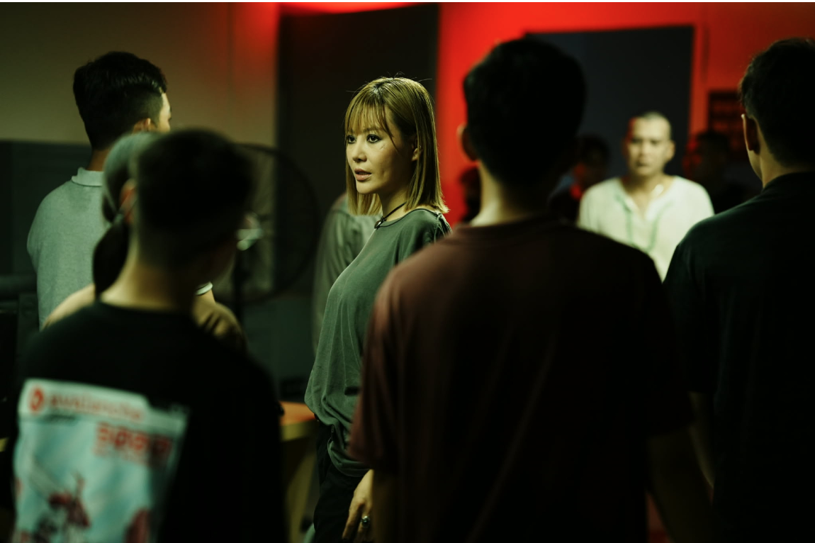 "Thi&ecirc;n đường m&aacute;u": Phim về nạn lừa đảo xuy&ecirc;n bi&ecirc;n giới dẫn đầu ph&ograve;ng v&eacute; dịp Tết Dương lịch- Ảnh 6.