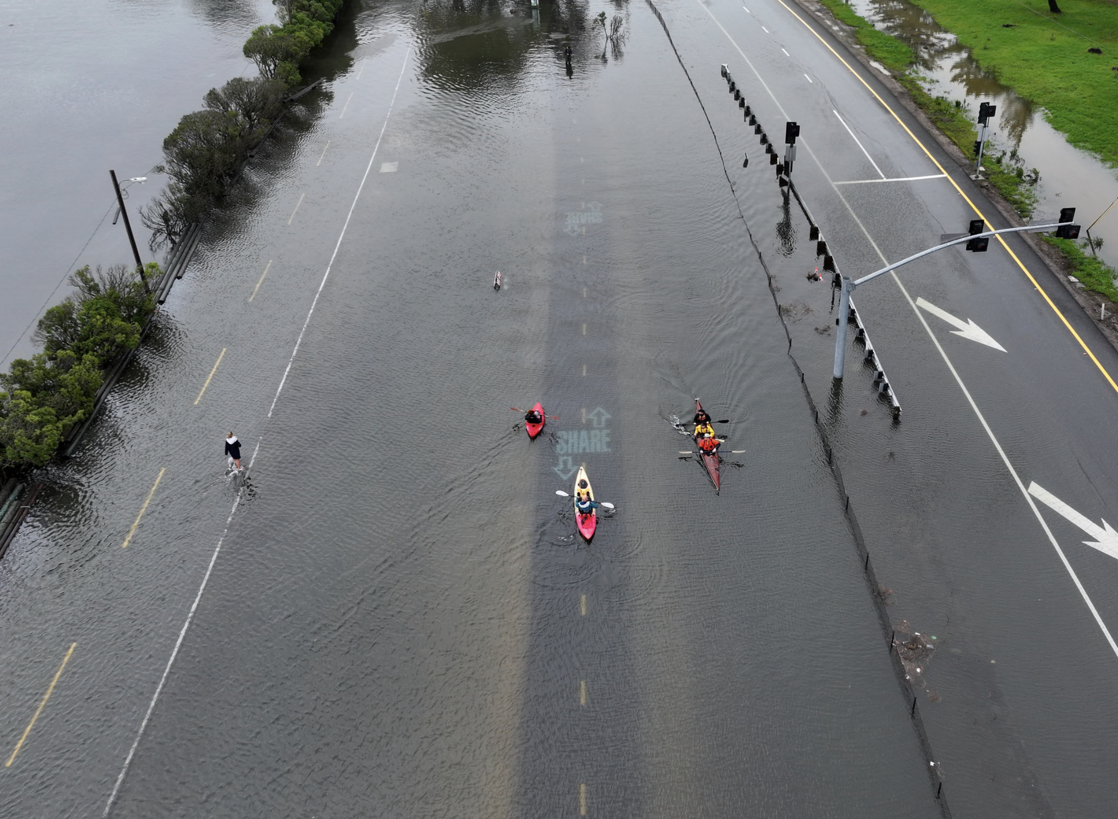 Triều cường gây ngập lụt nghiêm trọng nhất trong hàng thập kỷ tại California, Mỹ- Ảnh 1. Triều cường gây ngập lụt nghiêm trọng nhất trong hàng thập kỷ tại California, Mỹ- Ảnh 1.