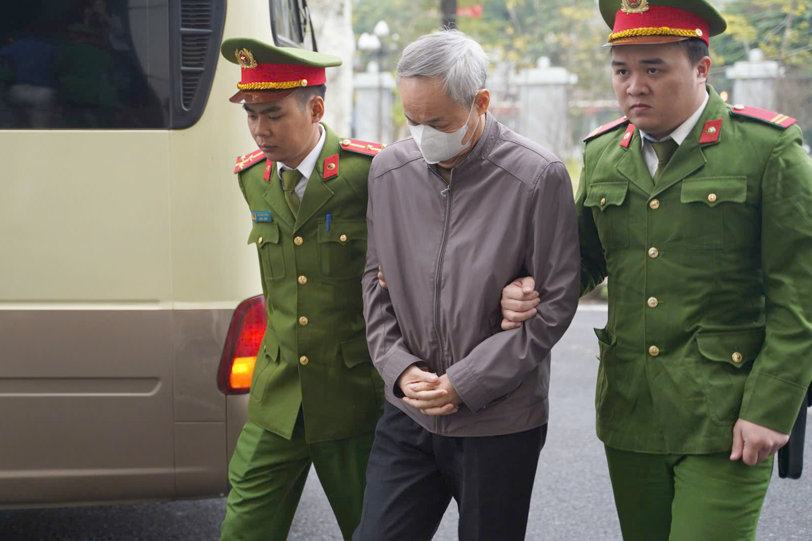 Hai cựu Cục trưởng Cục An toàn thực phẩm hầu tòa vì nhận hối lộ- Ảnh 5. Hai cựu Cục trưởng Cục An toàn thực phẩm hầu tòa vì nhận hối lộ- Ảnh 5.