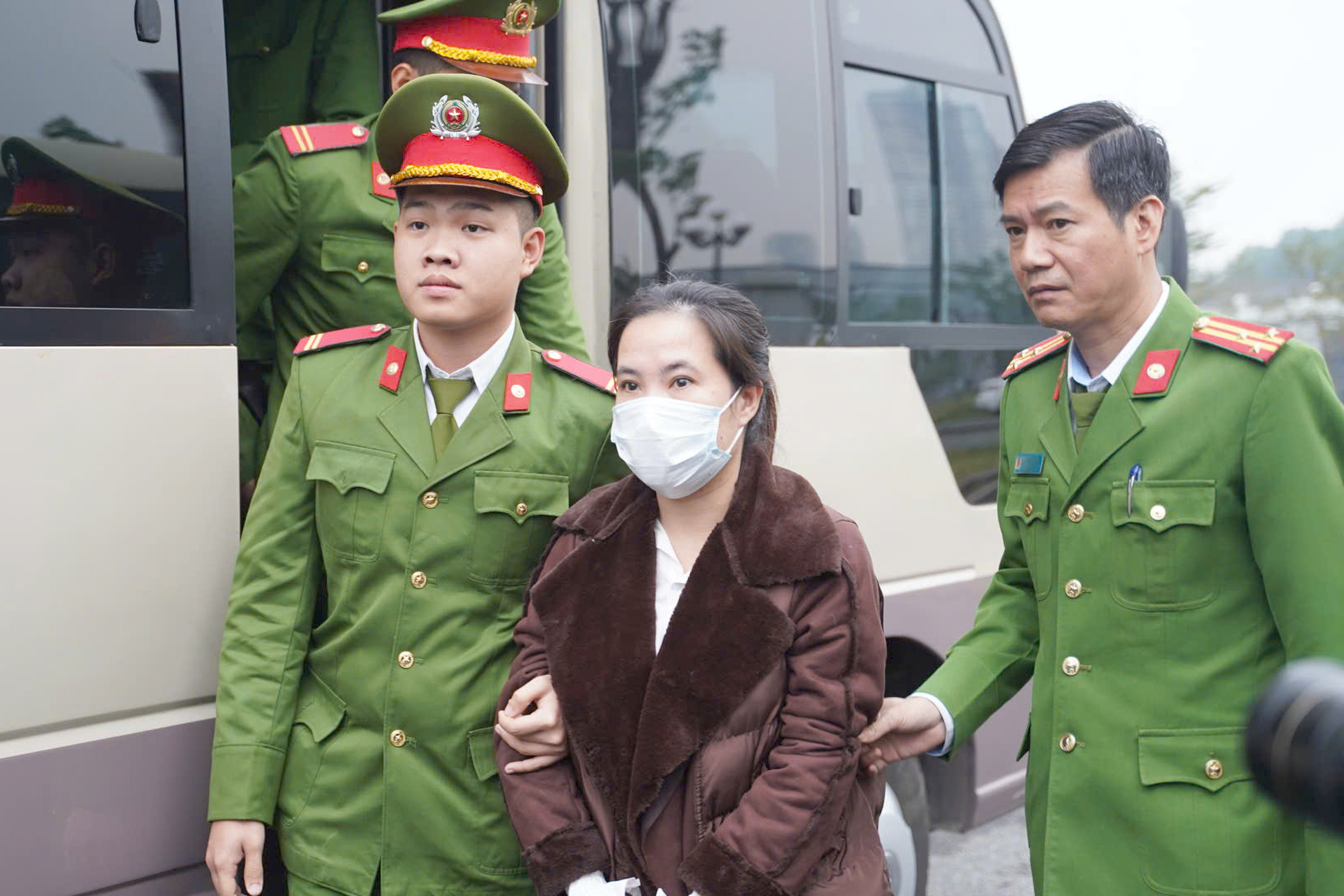 Hai cựu Cục trưởng Cục An toàn thực phẩm hầu tòa vì nhận hối lộ- Ảnh 4. Hai cựu Cục trưởng Cục An toàn thực phẩm hầu tòa vì nhận hối lộ- Ảnh 4.