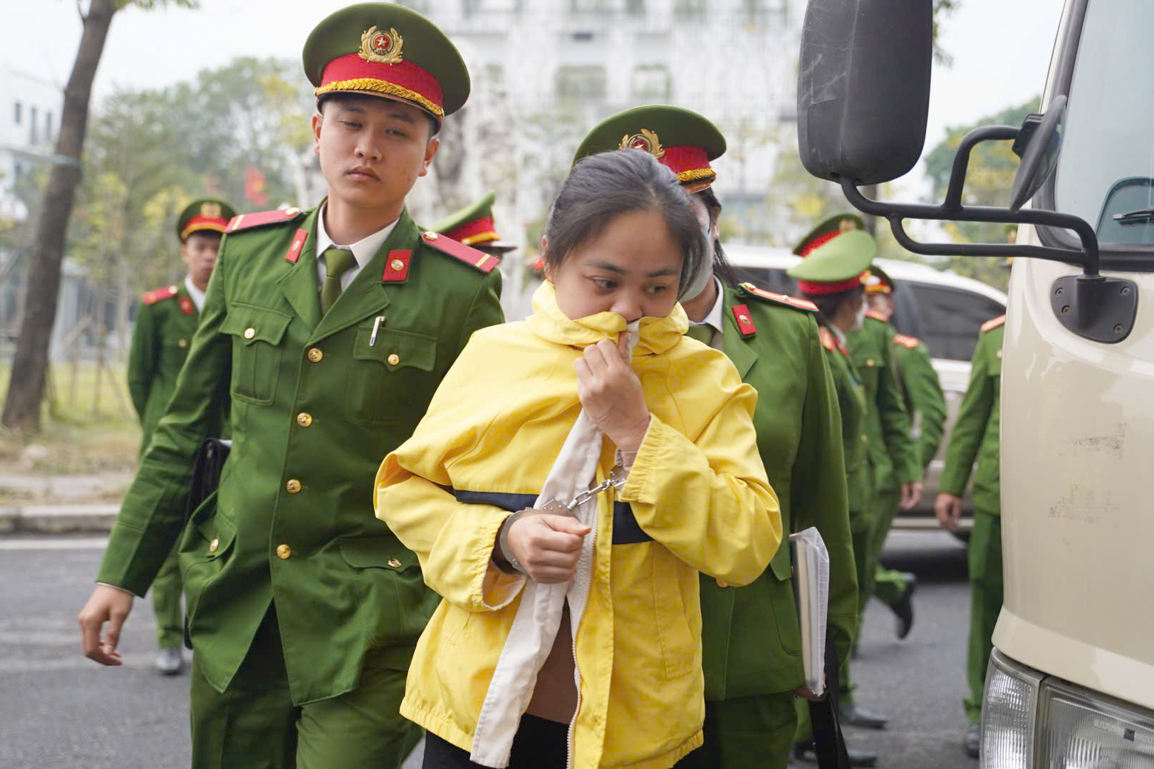 Hai cựu Cục trưởng Cục An toàn thực phẩm hầu tòa vì nhận hối lộ- Ảnh 9. Hai cựu Cục trưởng Cục An toàn thực phẩm hầu tòa vì nhận hối lộ- Ảnh 9.