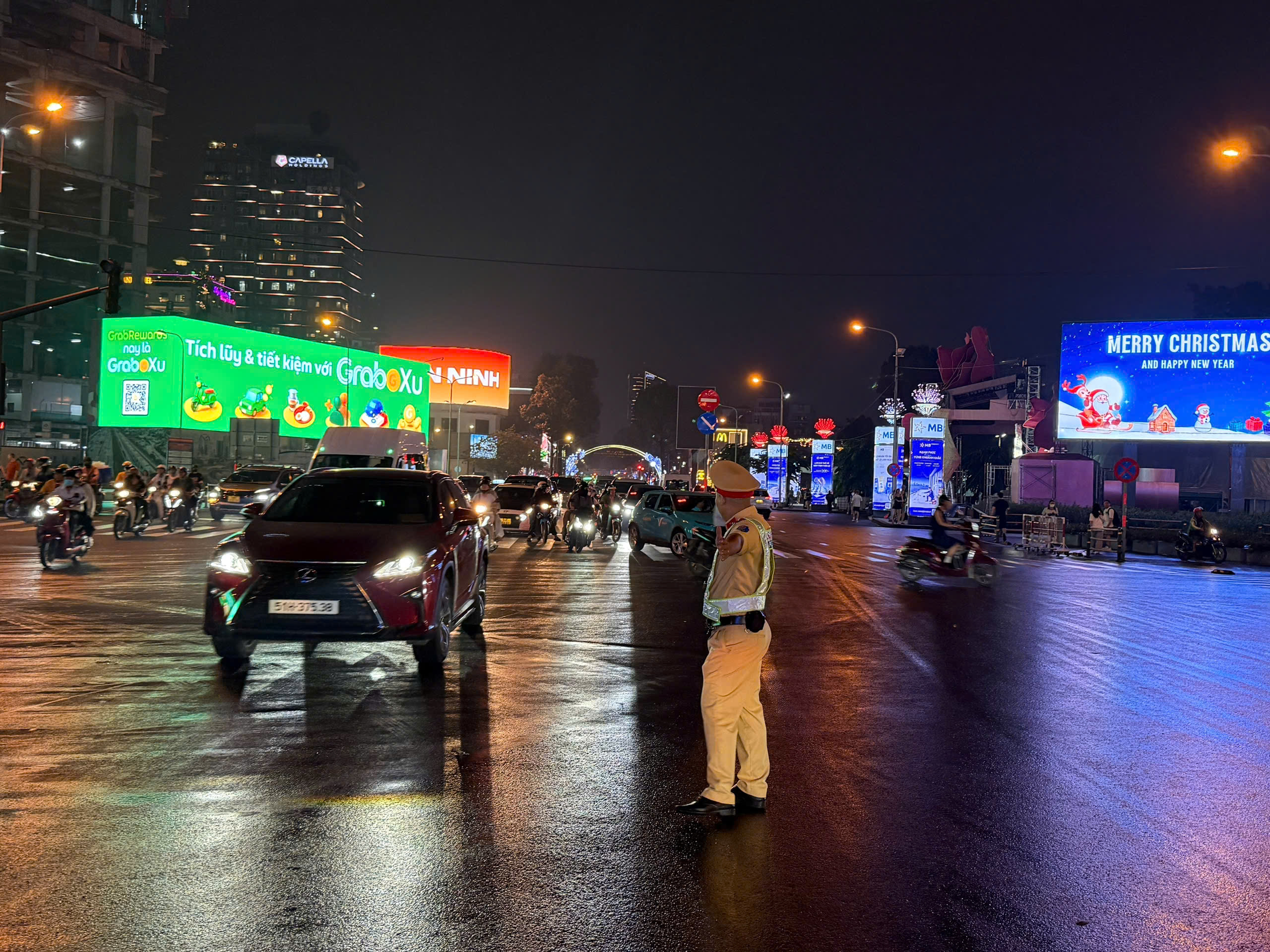 TP.HCM: Hơn 11.500 trường hợp vi phạm giao thông bị xử lý dịp Tết Dương lịch 2026- Ảnh 1. TP.HCM: Hơn 11.500 trường hợp vi phạm giao thông bị xử lý dịp Tết Dương lịch 2026- Ảnh 1.