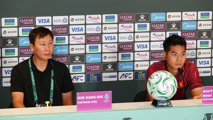 HLV Kim Sang-sik chỉ ra &ldquo;vũ kh&iacute;&rdquo; gi&uacute;p U23 Việt Nam thắng Jordan- Ảnh 1.