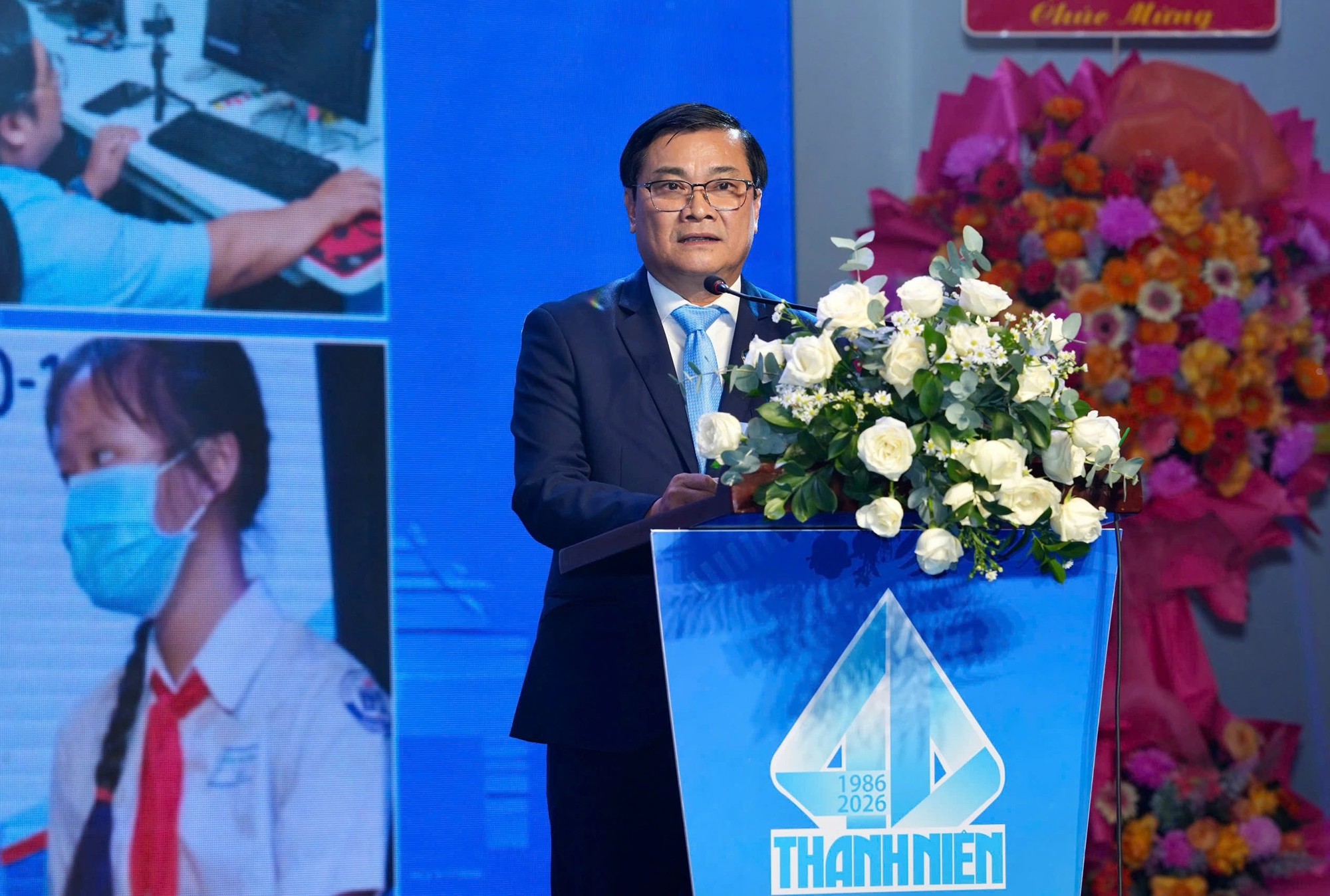 Báo Thanh Niên kỷ niệm 40 năm ra số báo đầu tiên- Ảnh 1. Báo Thanh Niên kỷ niệm 40 năm ra số báo đầu tiên- Ảnh 1.