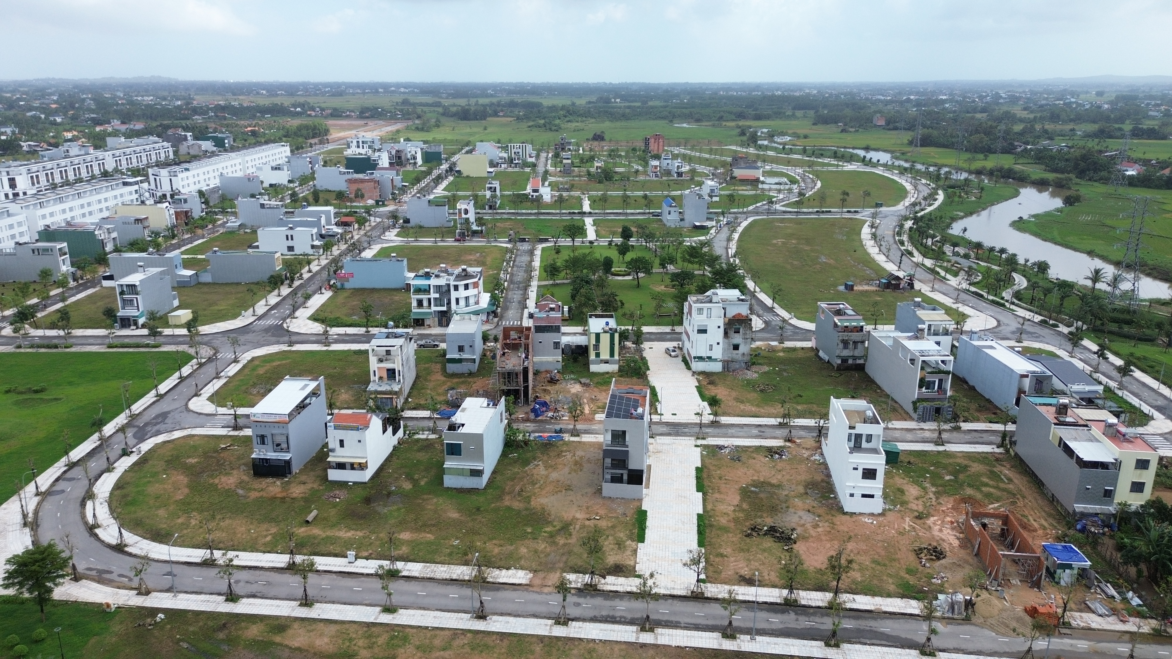 Quảng Ngãi tạo cơ hội để công nhân, người thu nhập thấp sở hữu nhà- Ảnh 4.