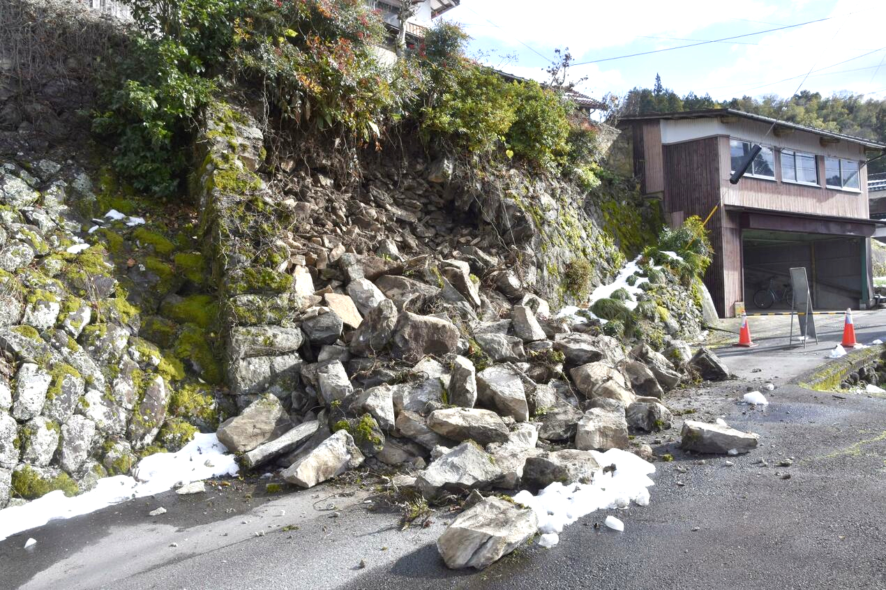 Động đất mạnh rung chuyển miền T&acirc;y Nhật Bản- Ảnh 1.