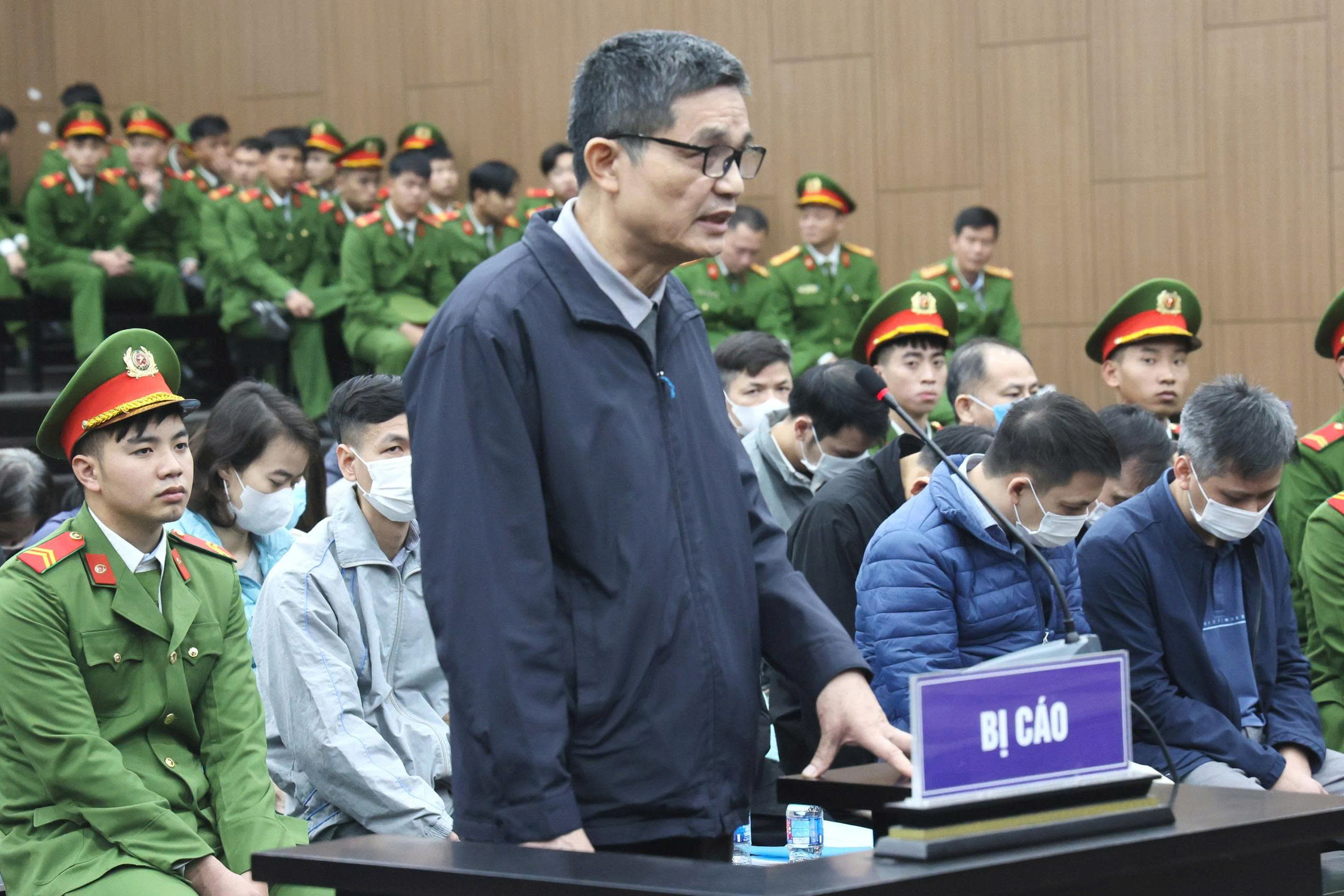 Lời khai của hai cựu Cục trưởng Cục An toàn thực phẩm vụ hối lộ 107 tỷ đồng- Ảnh 2. Lời khai của hai cựu Cục trưởng Cục An toàn thực phẩm vụ hối lộ 107 tỷ đồng- Ảnh 2.