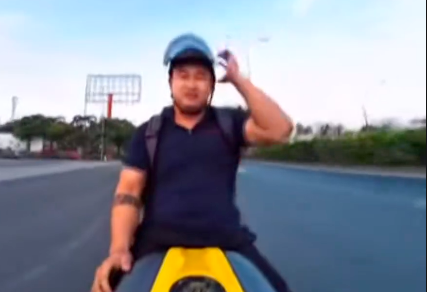 TP.HCM: Thanh ni&ecirc;n l&aacute;i m&ocirc; t&ocirc; bu&ocirc;ng cả hai tay bị xử l&yacute; h&agrave;ng loạt lỗi vi phạm- Ảnh 3.