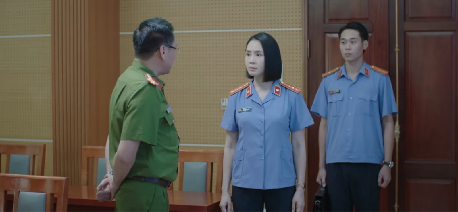 Phim ch&iacute;nh luận &ldquo;Lằn ranh&rdquo; bứt ph&aacute; rating, h&uacute;t kh&aacute;n giả s&oacute;ng giờ v&agrave;ng VTV- Ảnh 3.
