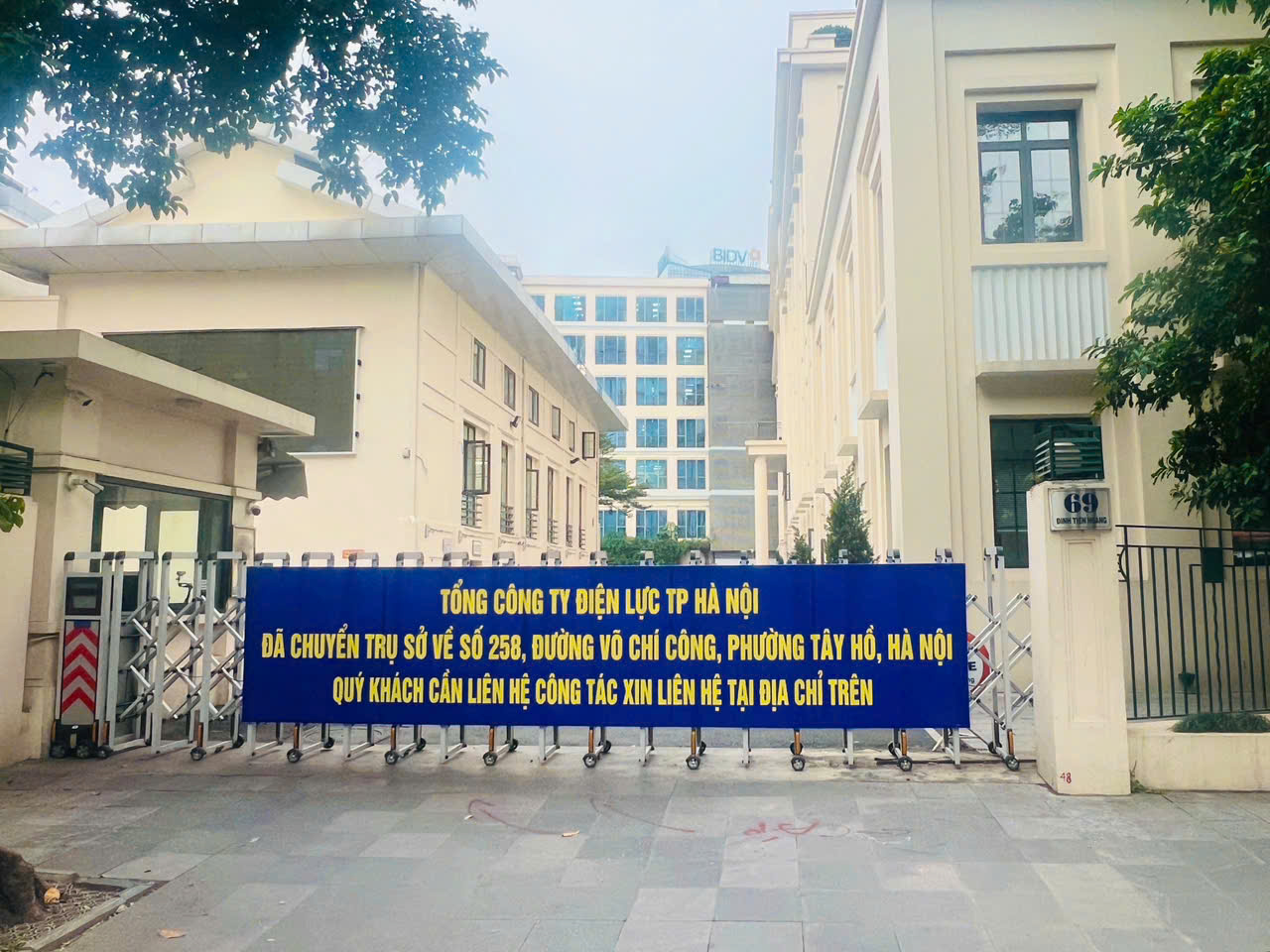 Hà Nội: Người dân hối hả di dời, bàn giao mặt bằng làm quảng trường phía Đông hồ Hoàn Kiếm- Ảnh 15. Hà Nội: Người dân hối hả di dời, bàn giao mặt bằng làm quảng trường phía Đông hồ Hoàn Kiếm- Ảnh 15.