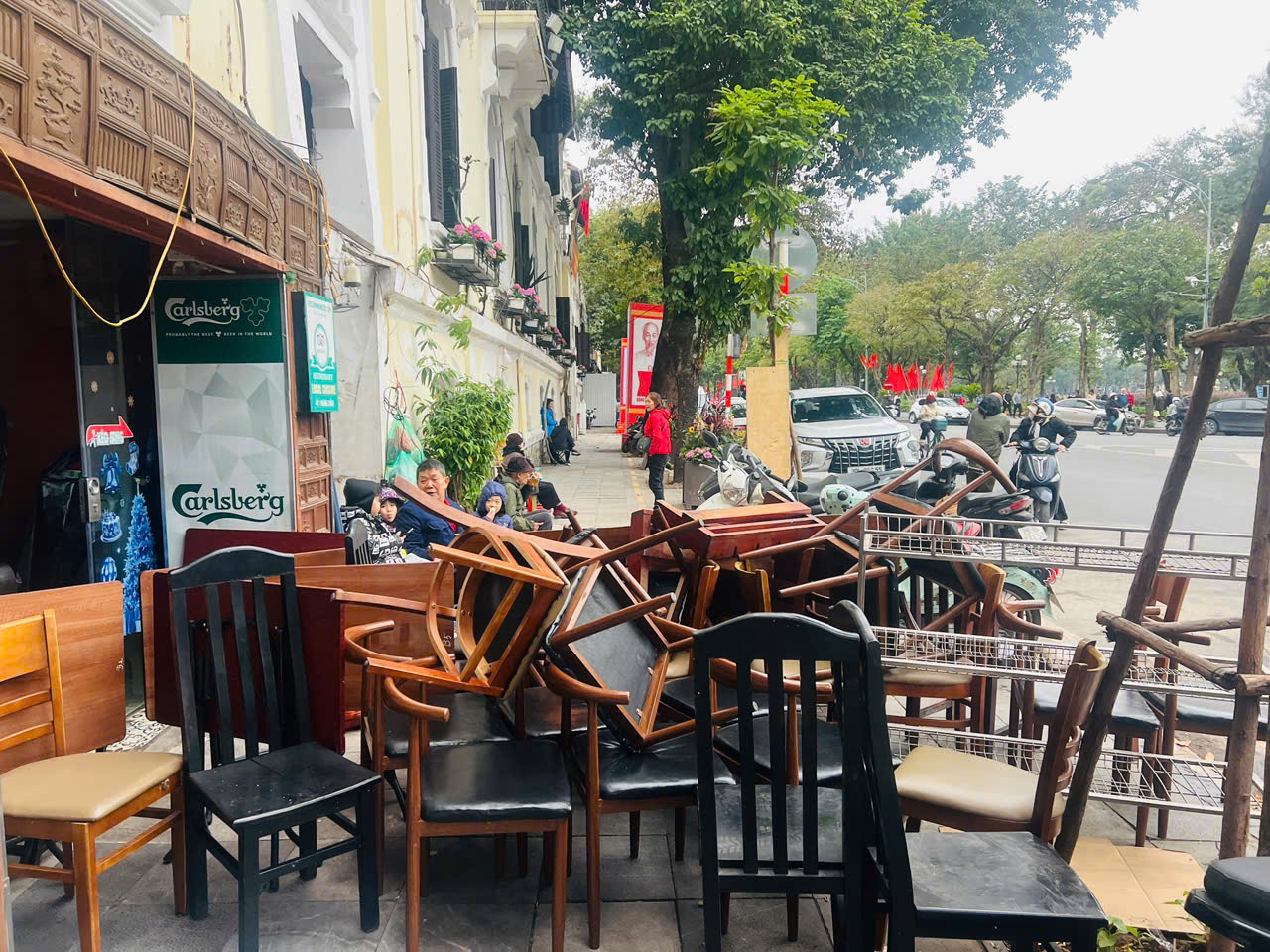 Hà Nội: Người dân hối hả di dời, bàn giao mặt bằng làm quảng trường phía Đông hồ Hoàn Kiếm- Ảnh 2. Hà Nội: Người dân hối hả di dời, bàn giao mặt bằng làm quảng trường phía Đông hồ Hoàn Kiếm- Ảnh 2.