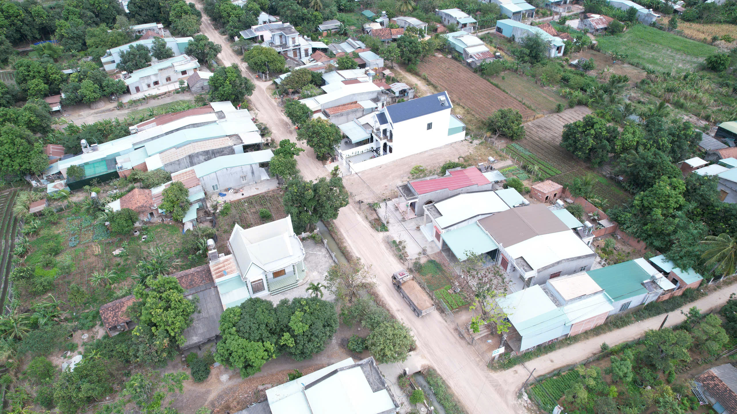 To&agrave;n cảnh tuyến đường qua khu d&acirc;n cư ở Gia Lai xuống cấp nghi&ecirc;m trọng, mất ATGT- Ảnh 3.