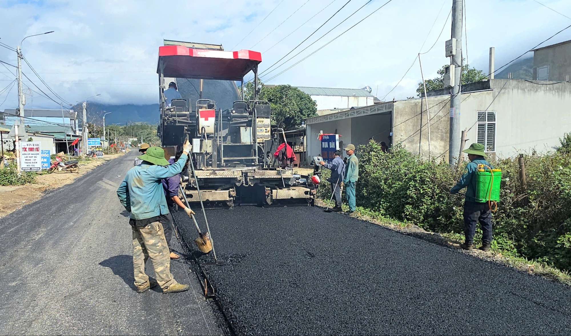 Lai Ch&acirc;u tăng tốc sửa chữa quốc lộ 32, bảo đảm giao th&ocirc;ng dịp Tết Nguy&ecirc;n đ&aacute;n- Ảnh 1.