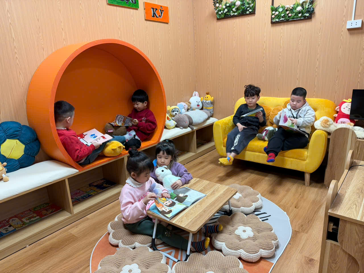 Hà Nội tăng cường biện pháp bảo vệ sức khỏe học sinh trong đợt rét đậm- Ảnh 1. Hà Nội tăng cường biện pháp bảo vệ sức khỏe học sinh trong đợt rét đậm- Ảnh 1.