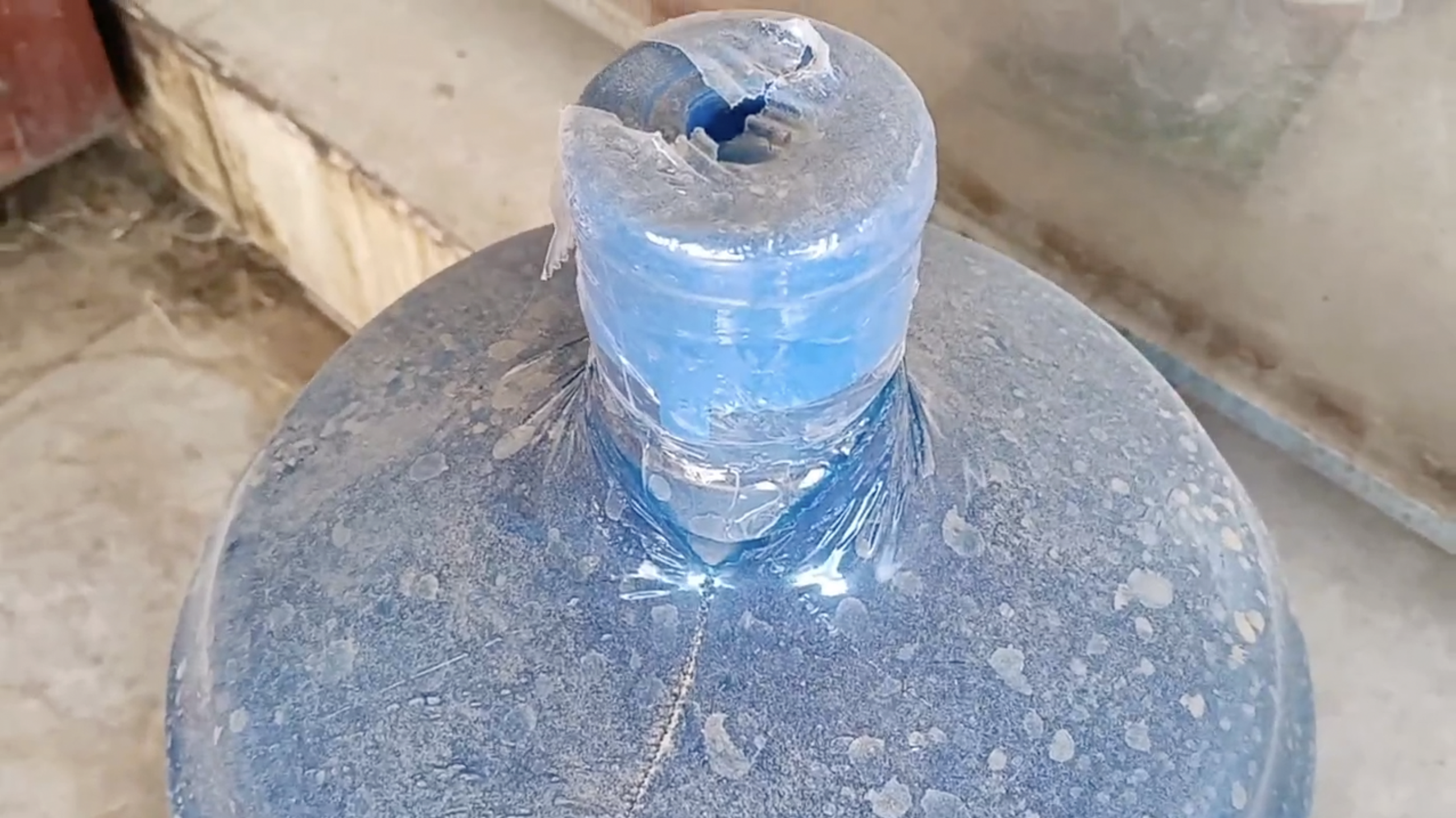 To&agrave;n cảnh tuyến đường qua khu d&acirc;n cư ở Gia Lai xuống cấp nghi&ecirc;m trọng, mất ATGT- Ảnh 10.