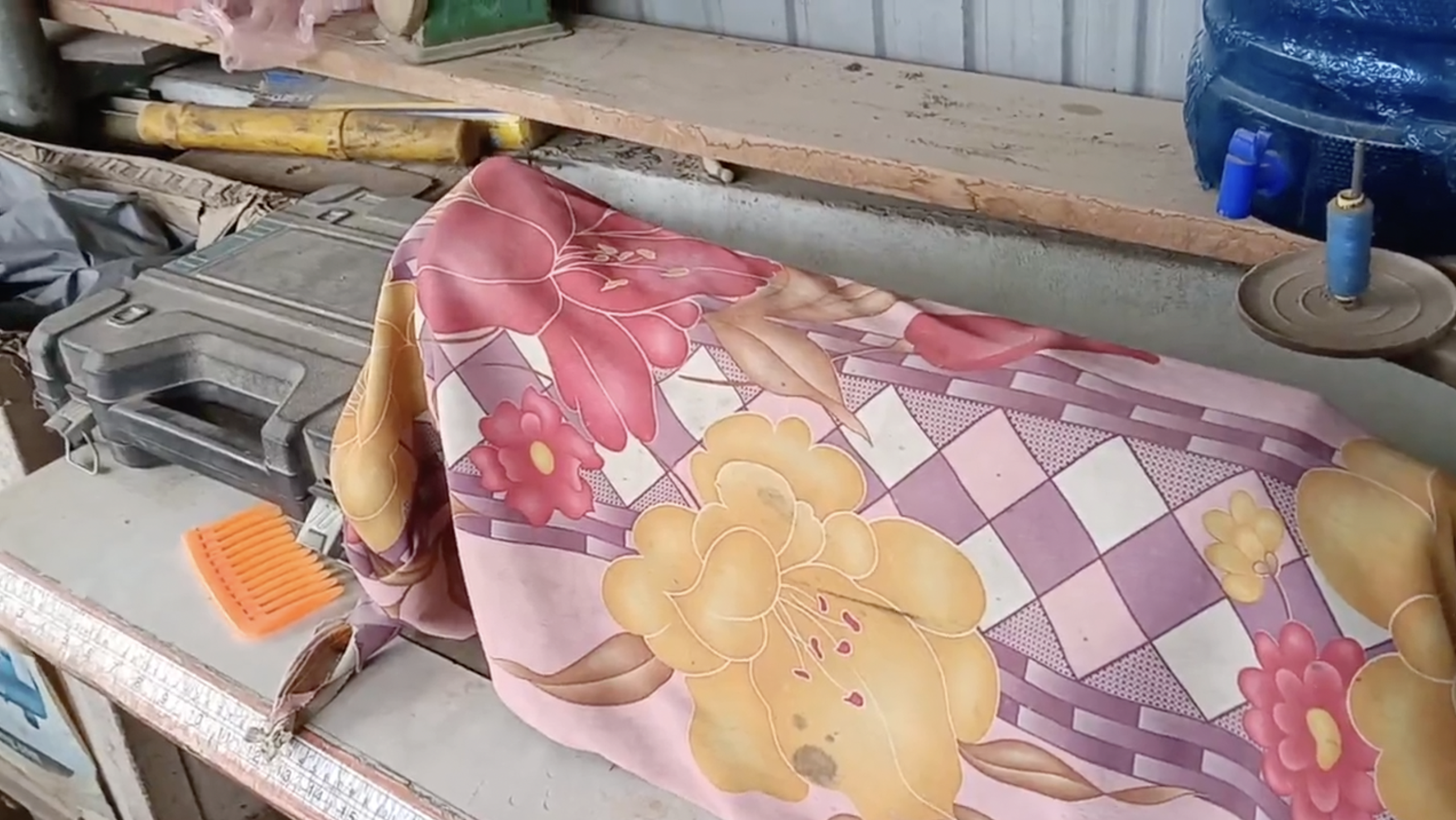 To&agrave;n cảnh tuyến đường qua khu d&acirc;n cư ở Gia Lai xuống cấp nghi&ecirc;m trọng, mất ATGT- Ảnh 11.