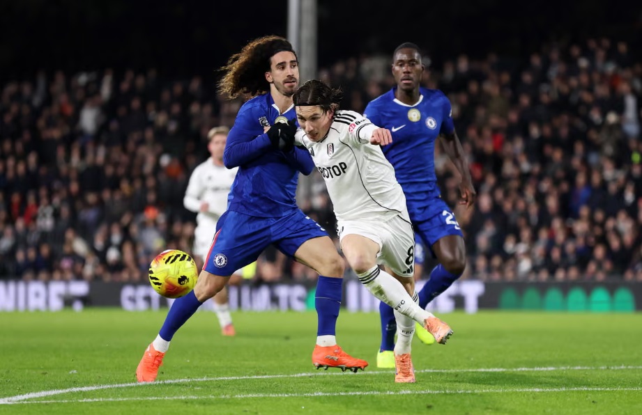 Cucurella nhận thẻ đỏ, Chelsea bị Fulham đ&aacute;nh bại- Ảnh 1.