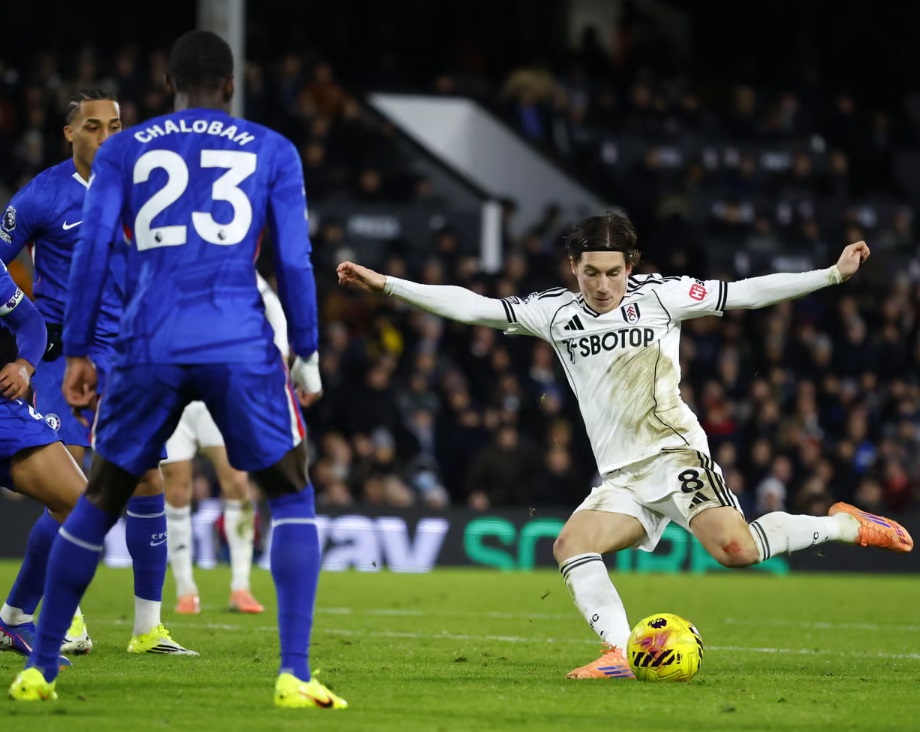 Cucurella nhận thẻ đỏ, Chelsea bị Fulham đ&aacute;nh bại- Ảnh 2.